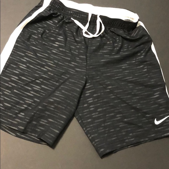 nike women's venom woven short